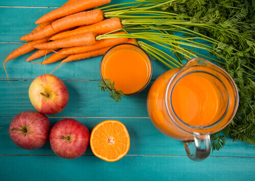 Смути с морков и ябълка за красива и здрава кожа