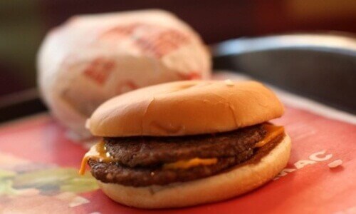 Това е хамбургер Макдоналдс след 5 години