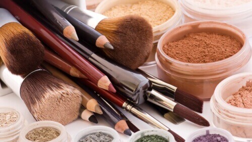 Внимание! 10 козметични продукти, които никога не трябва да споделяте