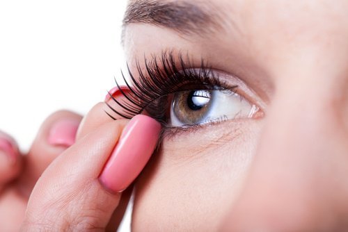 козметични трикове - използвайте изкуствени мигли
