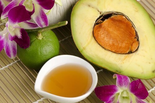 авокадото е едно от най-евтините средства да подмладите кожата си