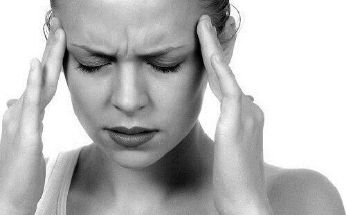 Главоболието може да бъде предизвикано от притискане на главата.