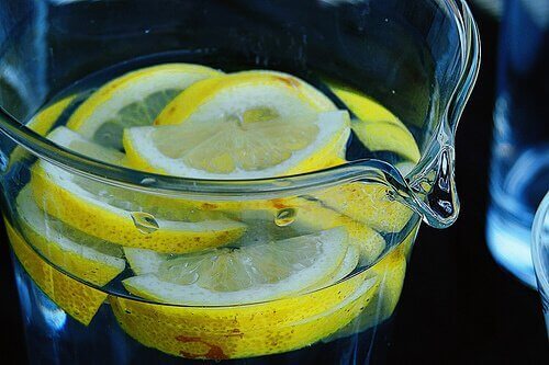 лимонова вода