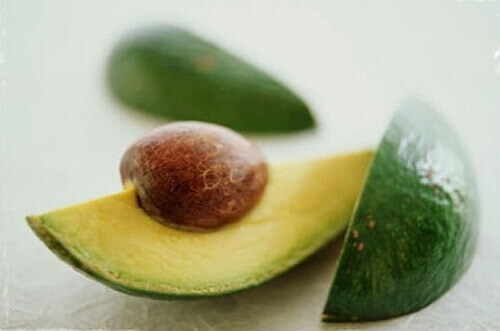 9 причини да ядем костилката на авокадото