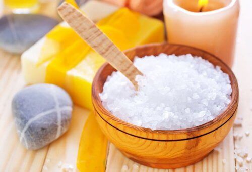 морска сол - полезна за обработка на кожата при целулит