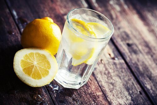 лимоновият сок намалява излишните килограми