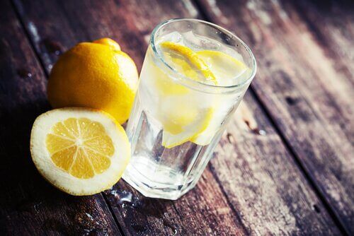 Лимонът е чудесно домашно средство за предпазване от образуването на кариес