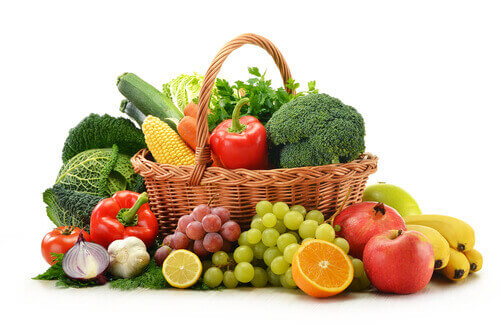 Яжте много сурови зеленчуци и плодовеза да нямате кариес