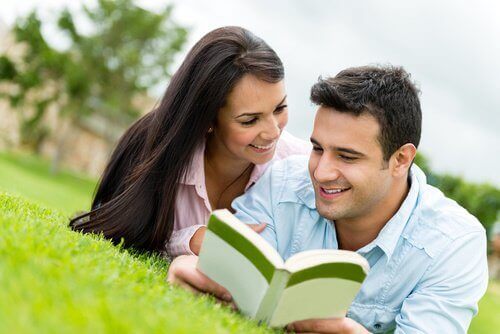 Прочетете книга заедно с партньора си