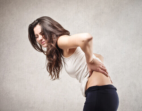 Основният симптом на дискова херния е болка в гърба