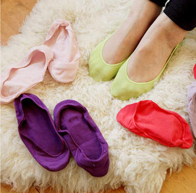 Когато ви убиват обувките сложете два чифта чорапи