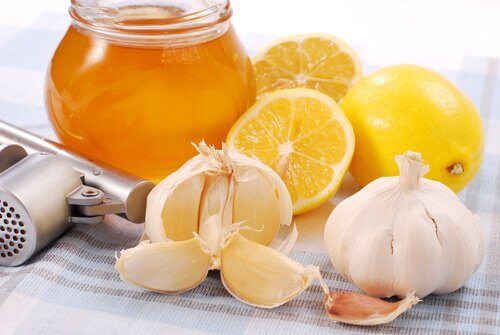 Приготвяне на  лечебно средство от чесън с лимон 