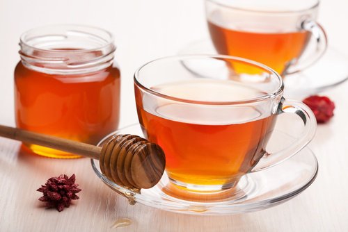 Добавете 1 чаена лъжица пчелен мед чая си за добър сън.