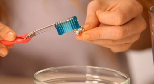 паста за зъби за почистване на среброто