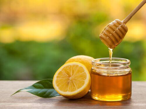 Комбинация от лимон, чесън и мед