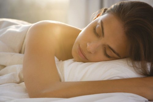 7 невероятни ползи, когато спим голи