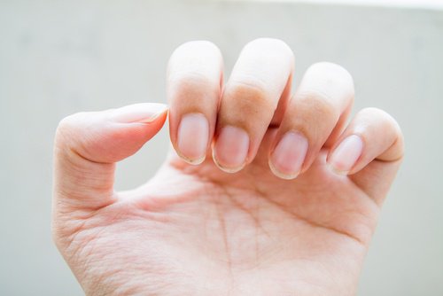 Причини за гризането на ноктите