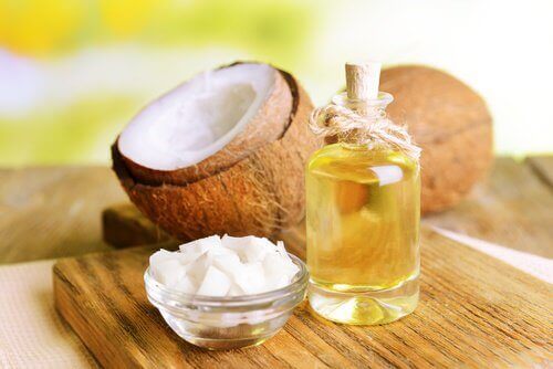 кокосово масло за ароматизиране и укрепване на косата ви