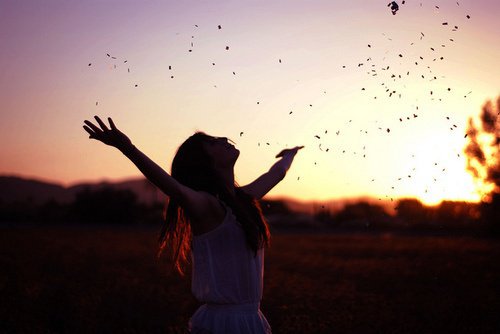 практикуването на йога прави хората по-щастливи