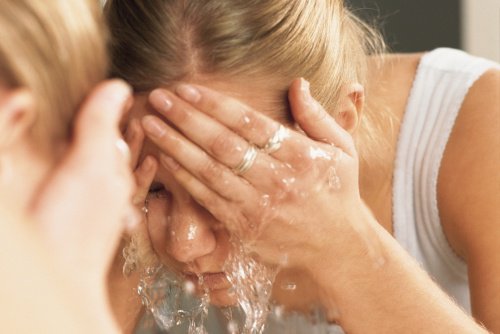 7 често срещани грешки при миенето на лицето
