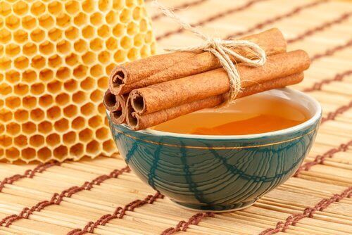 Напитка от канела и мед за по-плосък корем