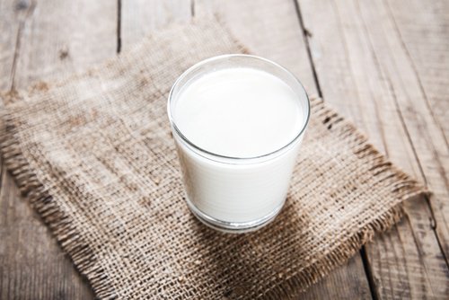 Мляко за по-гъсти вежди