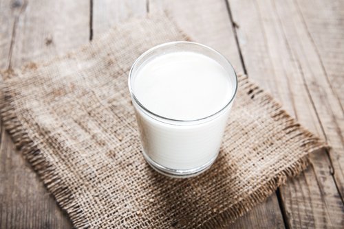 Мляко за по-гъсти вежди