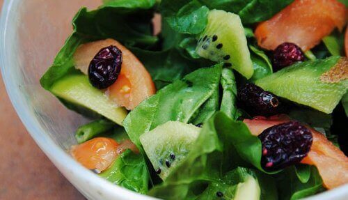 salata-spanak-kivi-borovinka-500x287