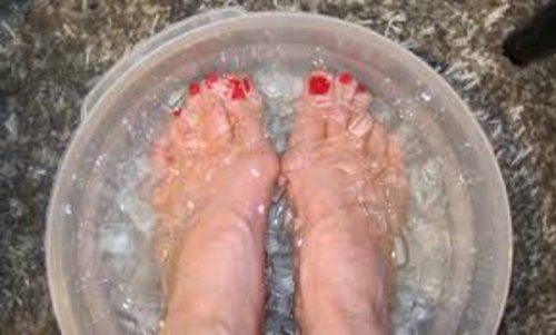 Ледена вода за стъпалата