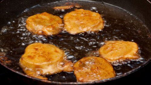 Пържени храни към салатата