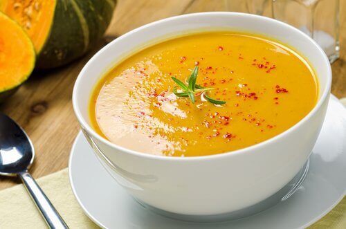 5 вкусни, изгарящи мазнините супи