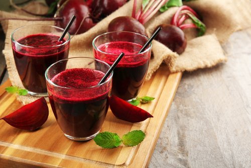 шейк от червено цвекло и магданоз