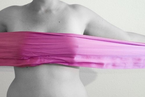 Реконструкцията на гърдата дава на жените нова плът