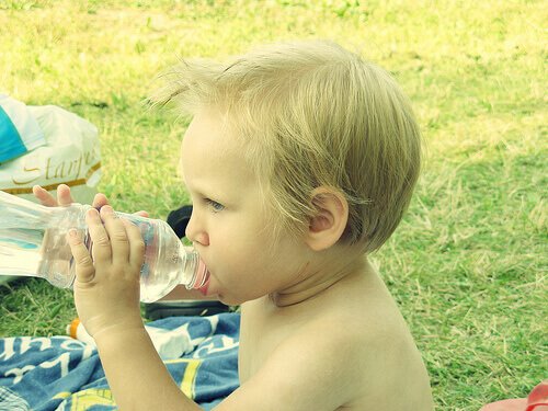 да пиете вода е важно - за вас и за децата