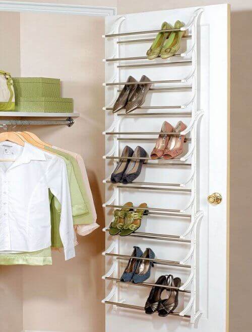 Врата с рафтове