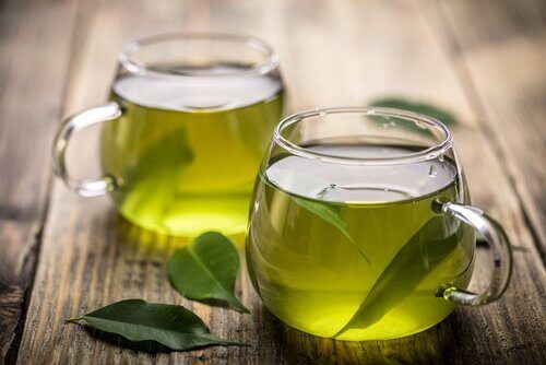 Да приготвим зелен чай за ускоряване на метаболизма.