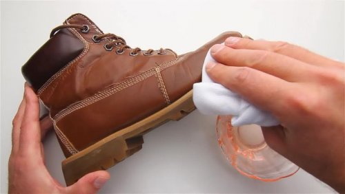 Почистване на обувки с ябълков оцет