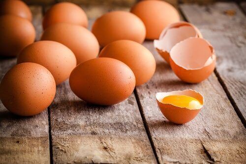 Не трябва да съхранявате яйца в пластмасови съдове
