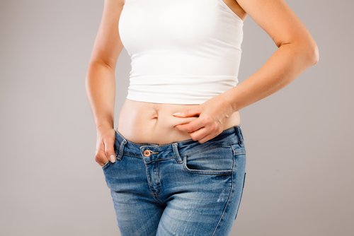 Натрупване на коремни мазнини като симптом на хормонален дисбаланс.