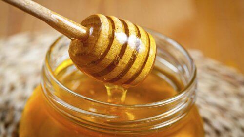 медът помага за борба с гастрит