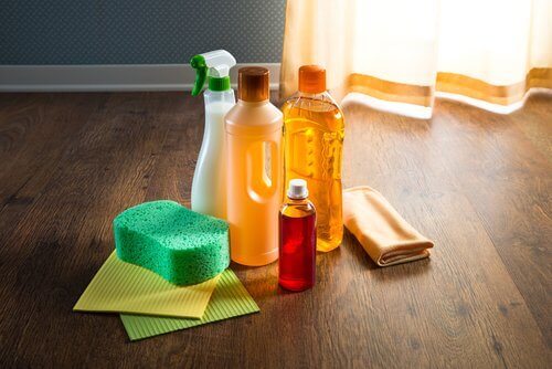 направете си препарат за почистване на дома с аромат с етерични масла