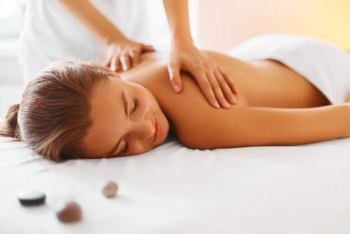 масаж при болка в раменете
