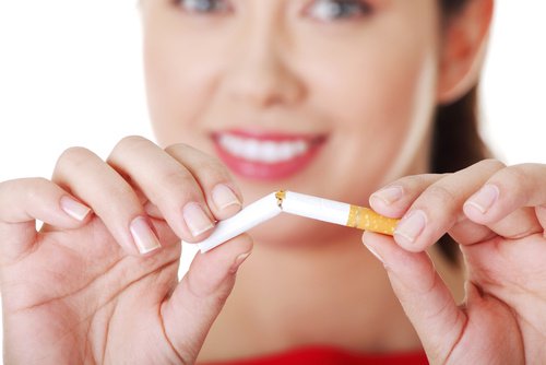 Страстните пушачи са по-склонни към болка в кръста.