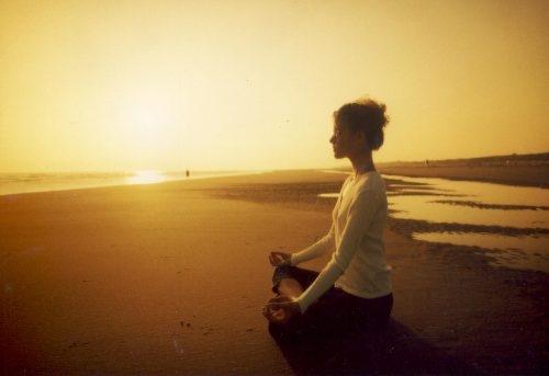 Как да започнете деня без стрес и тревожност: медитация