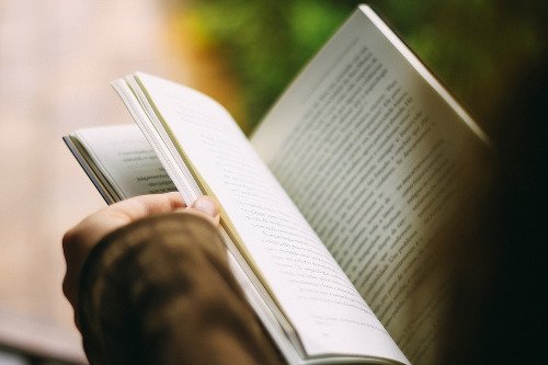 психичното ви здраве може да бъде подпомогнато от четене на книги