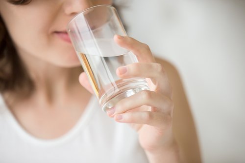 Пиенето на достатъчно вода подпомага отслабването