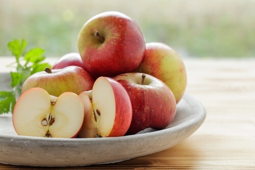 ябълките облекчават болката от подутите венци