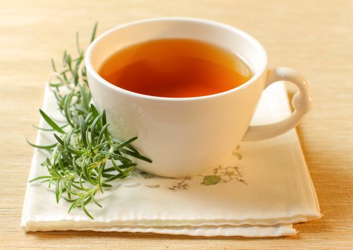 чай от розмарин за лечение на акне