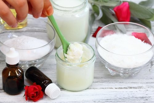Ексфолианти за тяло, лице и ръце: кокосово масло за ръцете