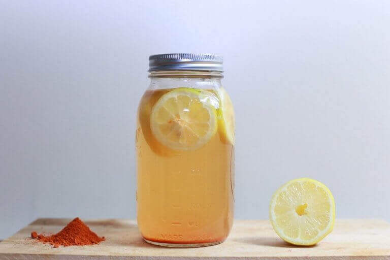 Лечебно средство с куркума и мед и лимон